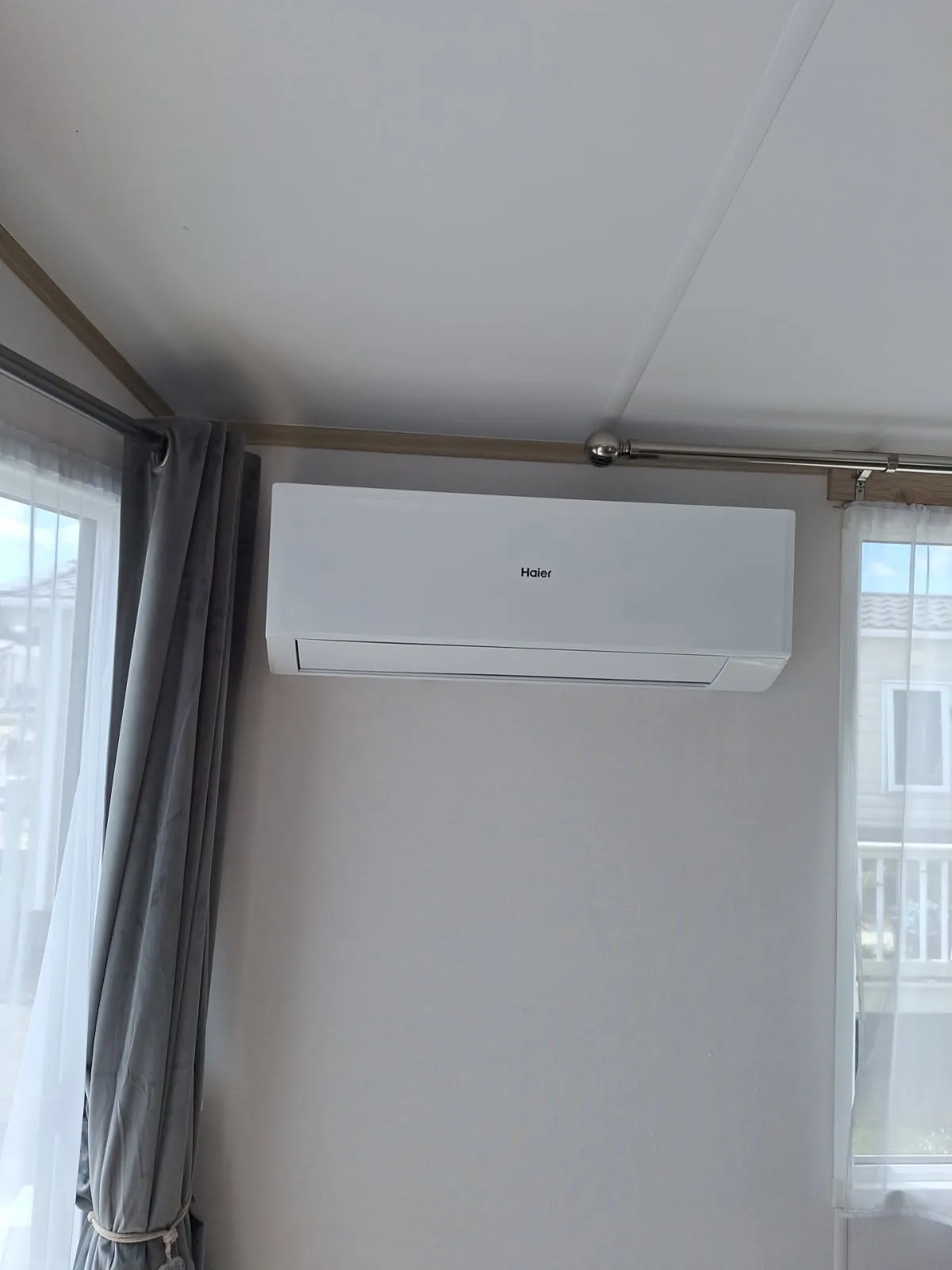 Air conditioning indoor unit fitted in a Kent property